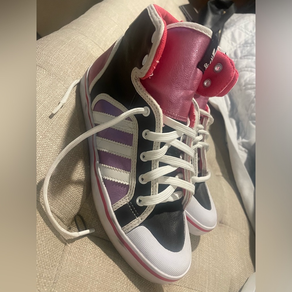 Adidas Hightop SZ 7 - Picture 5 of 7